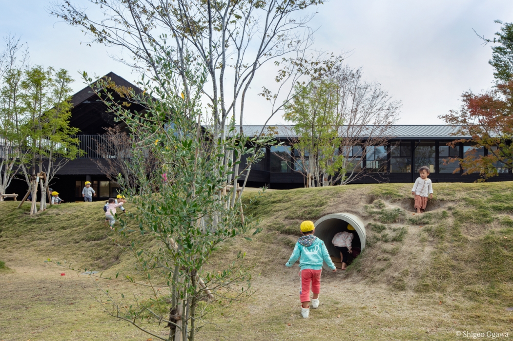 Garden with dokan and artificial hills